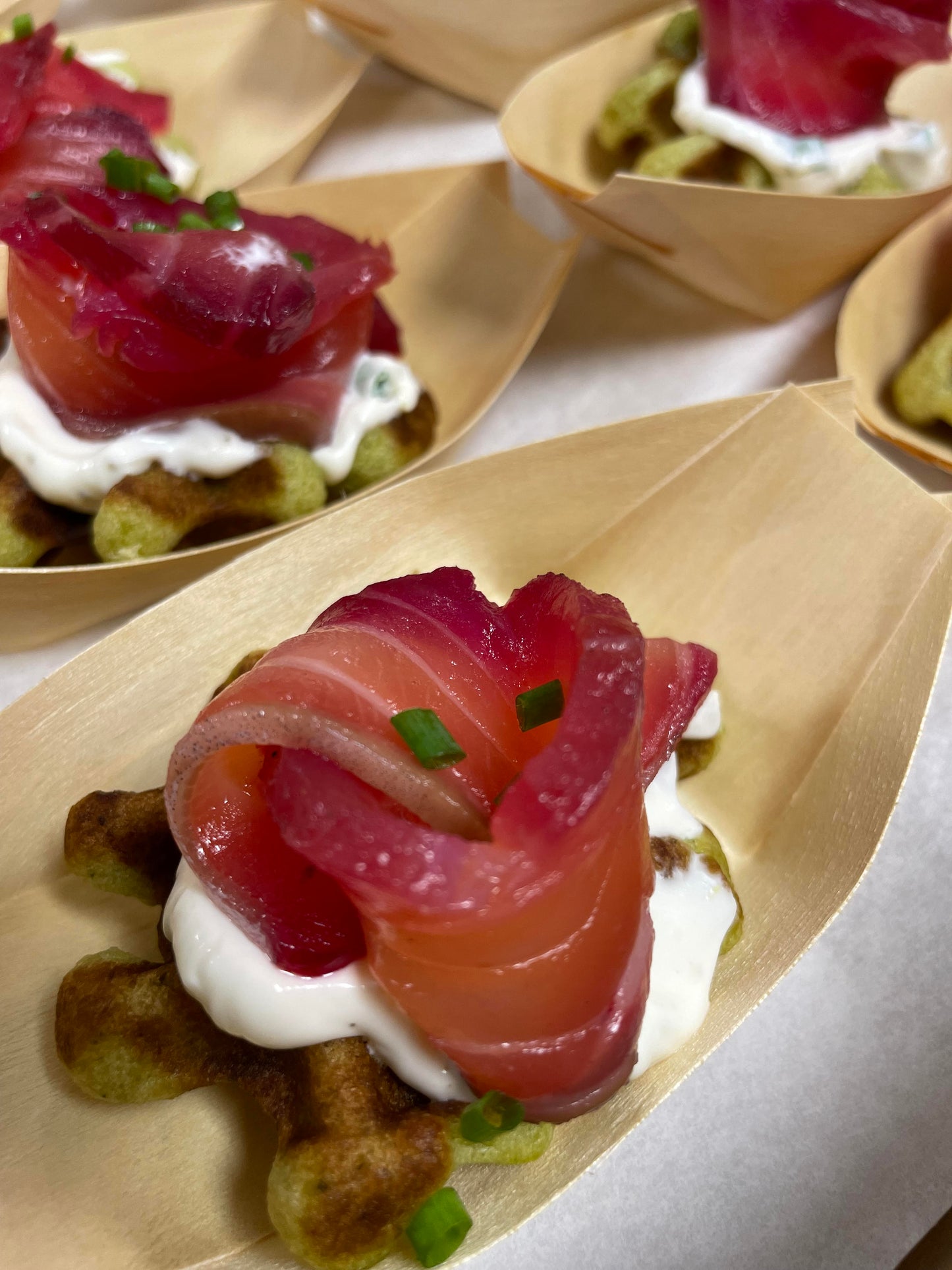 Gravlax de saumon à la betterave et sumac vinaigrier